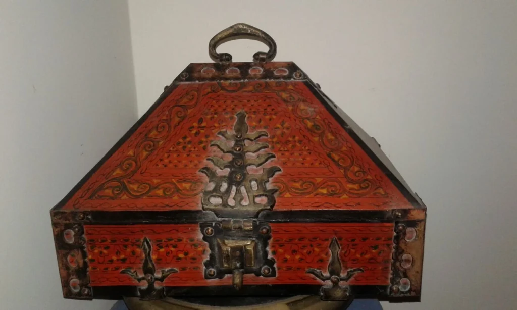 wooden box best antique furniture shop in kerala