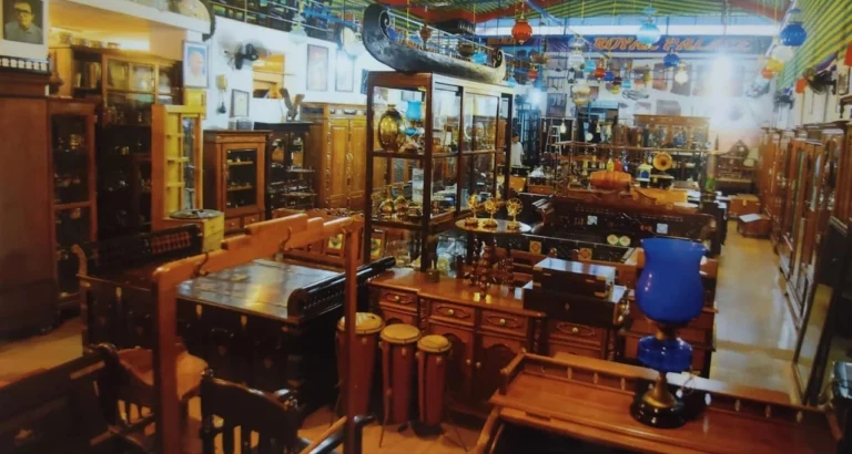 shop inside royal antique palace  antique dealers in kerala
